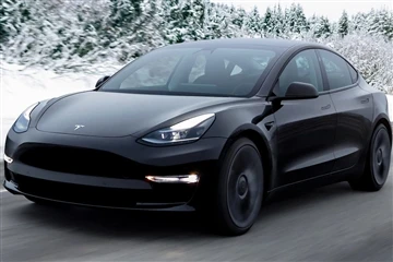2024 Tesla Model 3 (rentat de cara) suposadament vist en prova